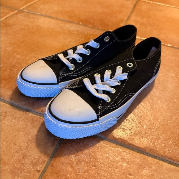 Black and White Low-Top Canvas Sneakers with Rubber Toe Cap - Picture 1 of 4